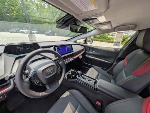 2025 Toyota Prius L