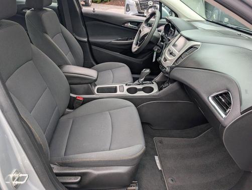Silver Ice Metallic 2017 Chevrolet Cruze LS
