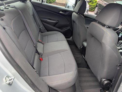 Silver Ice Metallic 2017 Chevrolet Cruze LS