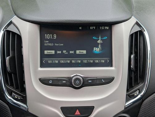 Silver Ice Metallic 2017 Chevrolet Cruze LS