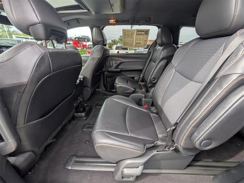 2024 Toyota Sienna Woodland Edition