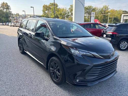 2024 Toyota Sienna Woodland Edition