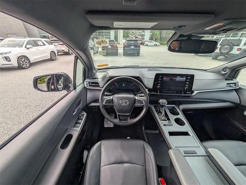 2024 Toyota Sienna Woodland Edition