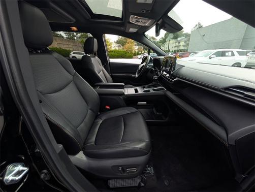 2024 Toyota Sienna Woodland Edition