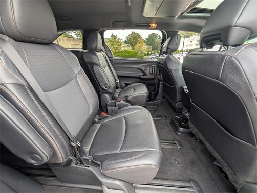 2024 Toyota Sienna Woodland Edition