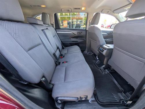 2018 Toyota Highlander LE