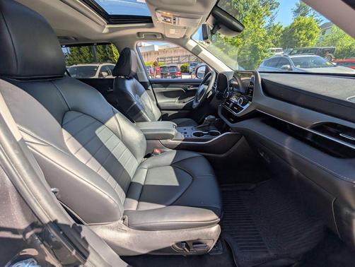Magnetic Gray Metallic 2023 Toyota Highlander Hybrid XLE