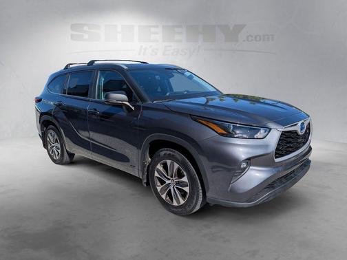 Magnetic Gray Metallic 2023 Toyota Highlander Hybrid XLE