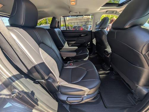 Magnetic Gray Metallic 2023 Toyota Highlander Hybrid XLE