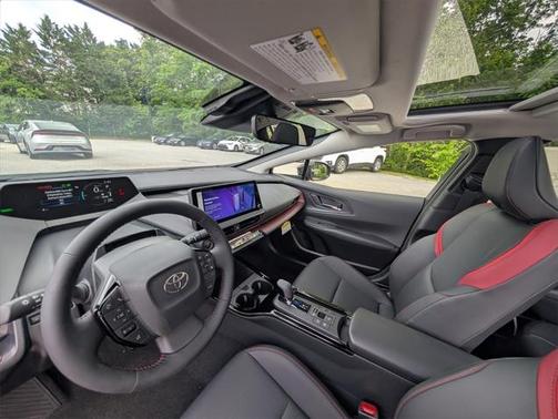 2025 Toyota Prius L