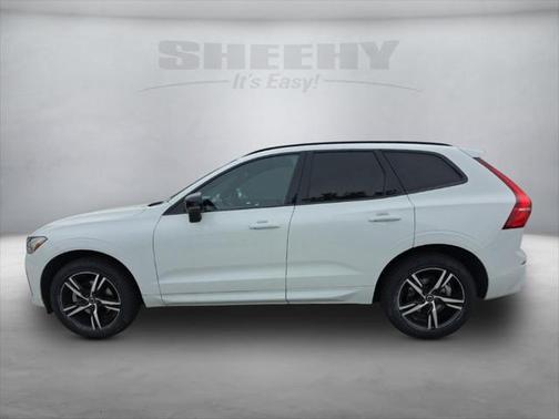 2022 Volvo XC60 B5 R-Design