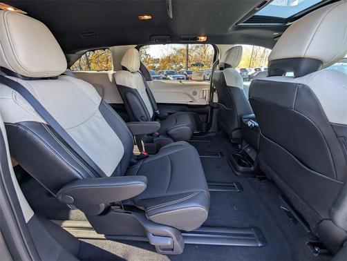 2025 Toyota Sienna Limited