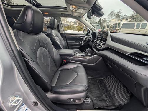 2022 Toyota Highlander Platinum