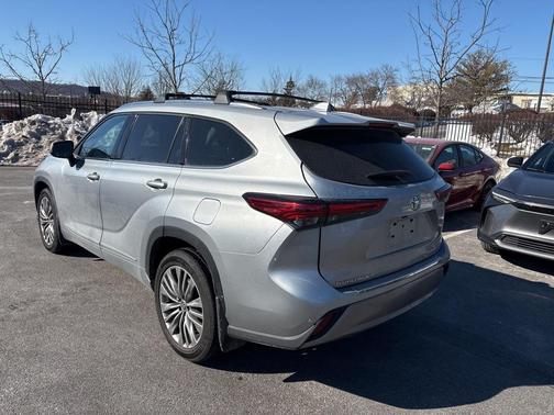 2022 Toyota Highlander Platinum