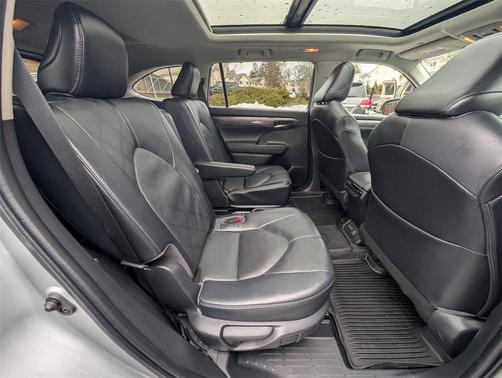 2022 Toyota Highlander Platinum