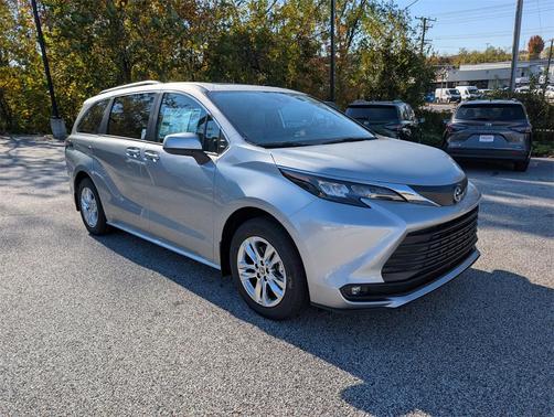 2025 Toyota Sienna XLE 7 Passenger