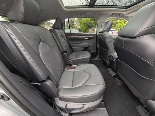 2025 Toyota Highlander Platinum