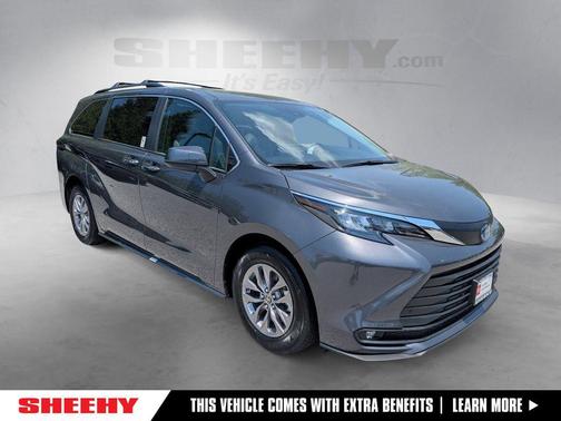 Magnetic Gray Metallic 2025 Toyota Sienna XLE