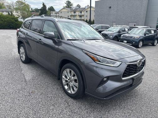 Magnetic Gray Metallic 2023 Toyota Highlander Limited