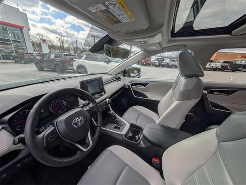 2020 Toyota RAV4 XLE Premium