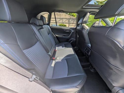 2025 Toyota RAV4 Hybrid SE