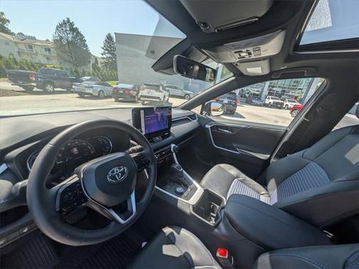 2025 Toyota RAV4 Hybrid SE