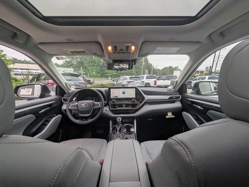 2025 Toyota Highlander Platinum