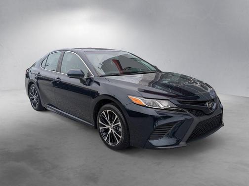 Aqua 2018 Toyota Camry SE