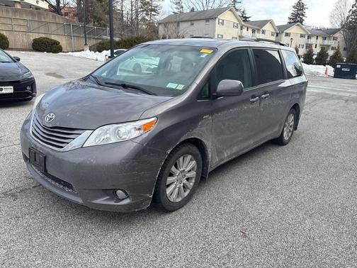 2016 Toyota Sienna XLE