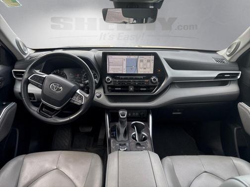 2022 Toyota Highlander Platinum