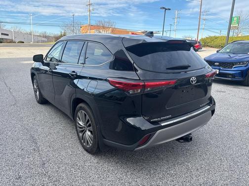 2022 Toyota Highlander Platinum