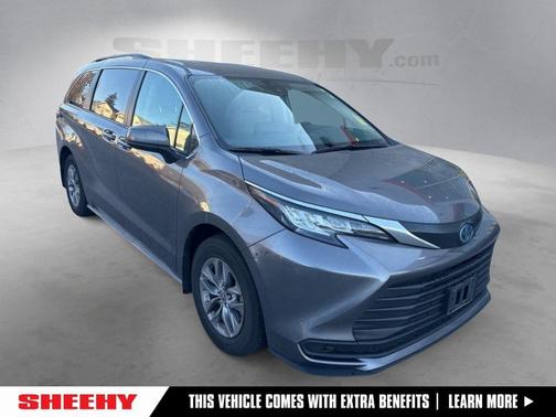 2023 Toyota Sienna LE