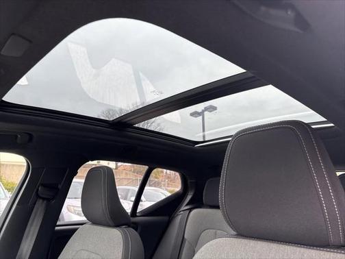 2024 Volvo XC40 B5 Core Bright Theme