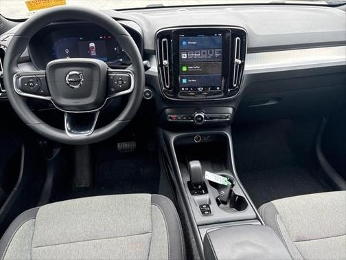 2024 Volvo XC40 B5 Core Bright Theme