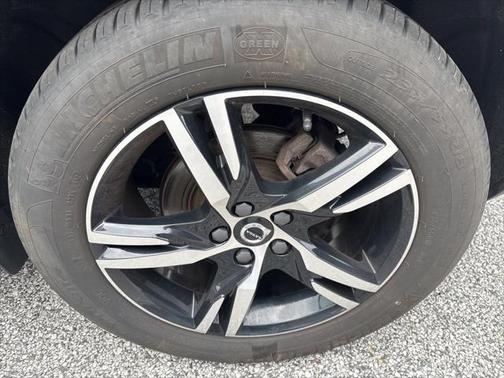 2024 Volvo XC40 B5 Core Bright Theme