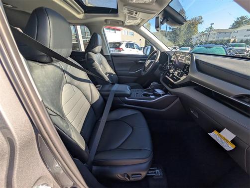 2025 Toyota Highlander XLE
