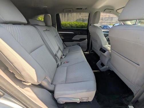 2014 Toyota Highlander LE