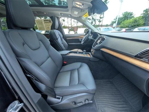 2024 Volvo XC90 B6 Plus Bright Theme 6-Seater