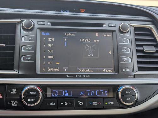 Midnight Black Metallic 2019 Toyota Highlander XLE