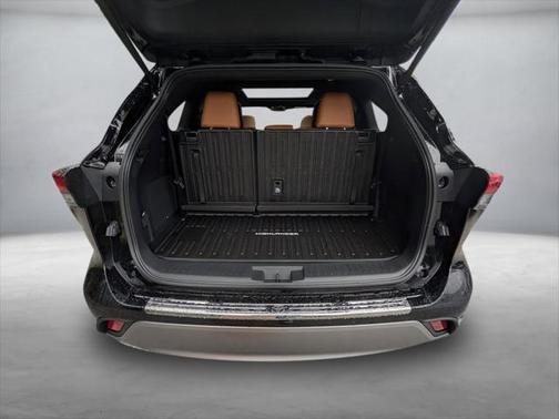 2025 Toyota Highlander Hybrid Platinum