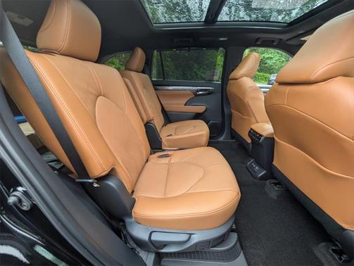 2025 Toyota Highlander Hybrid Platinum