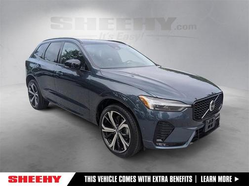 2023 Volvo XC60 B5 Ultimate Dark Theme