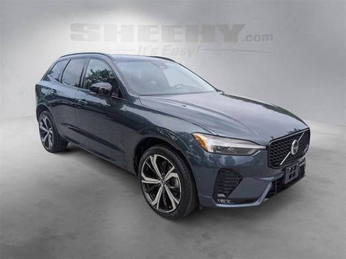 2023 Volvo XC60 B5 Ultimate Dark Theme