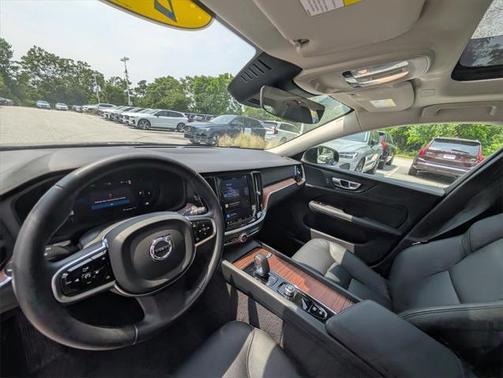 2024 Volvo S60 B5 Plus Dark Theme
