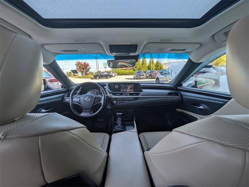 2021 Lexus ES 300h Base