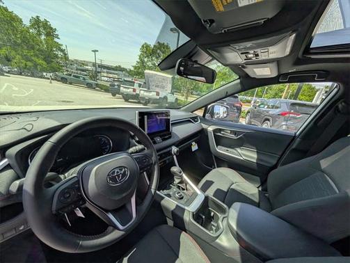 2025 Toyota RAV4 Hybrid SE