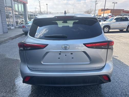 2022 Toyota Highlander L