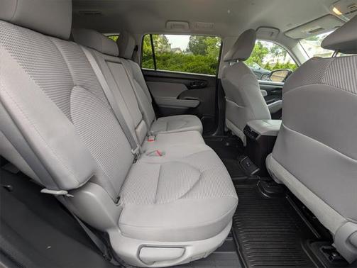 2022 Toyota Highlander L
