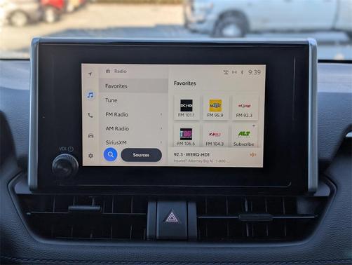 2023 Toyota RAV4 Hybrid SE