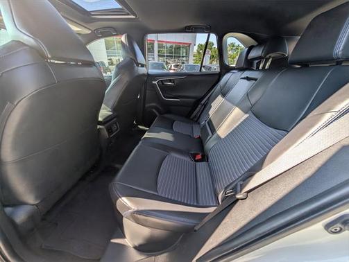 2019 Toyota RAV4 Hybrid SE